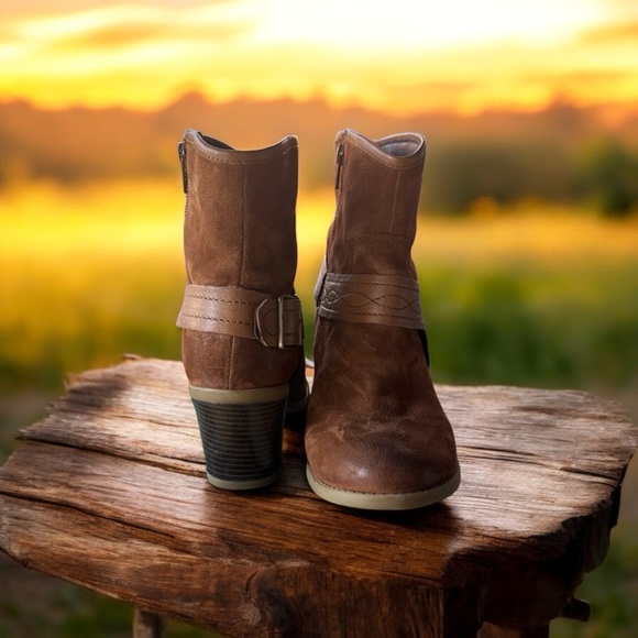 Earth Boots 9.5 Tan Suede Side Zip Boho Western Like New - Picture 5 of 6